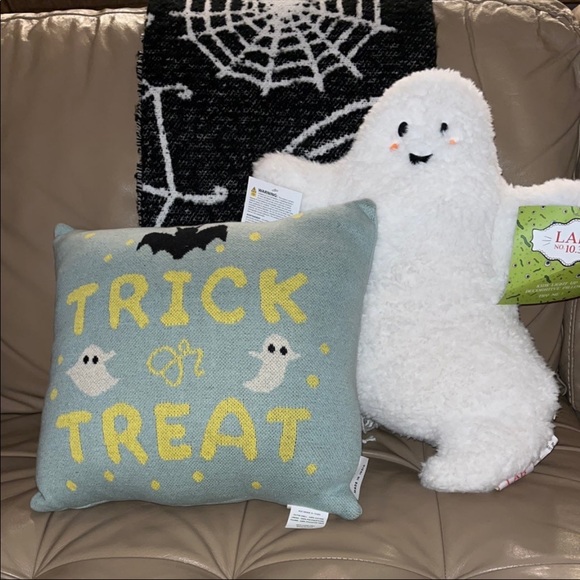 Pastel Trick or Treat Halloween Pillows - Picture 4 of 6